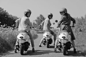 retro scooter gouden akkers